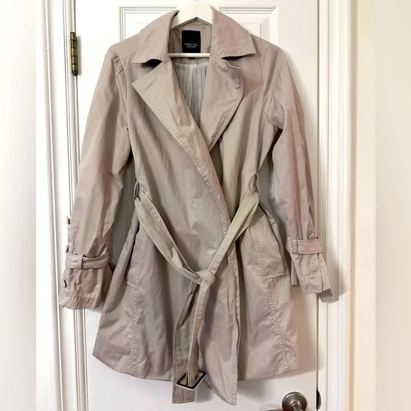 Vera Wang Trench Coat stylish and trendy